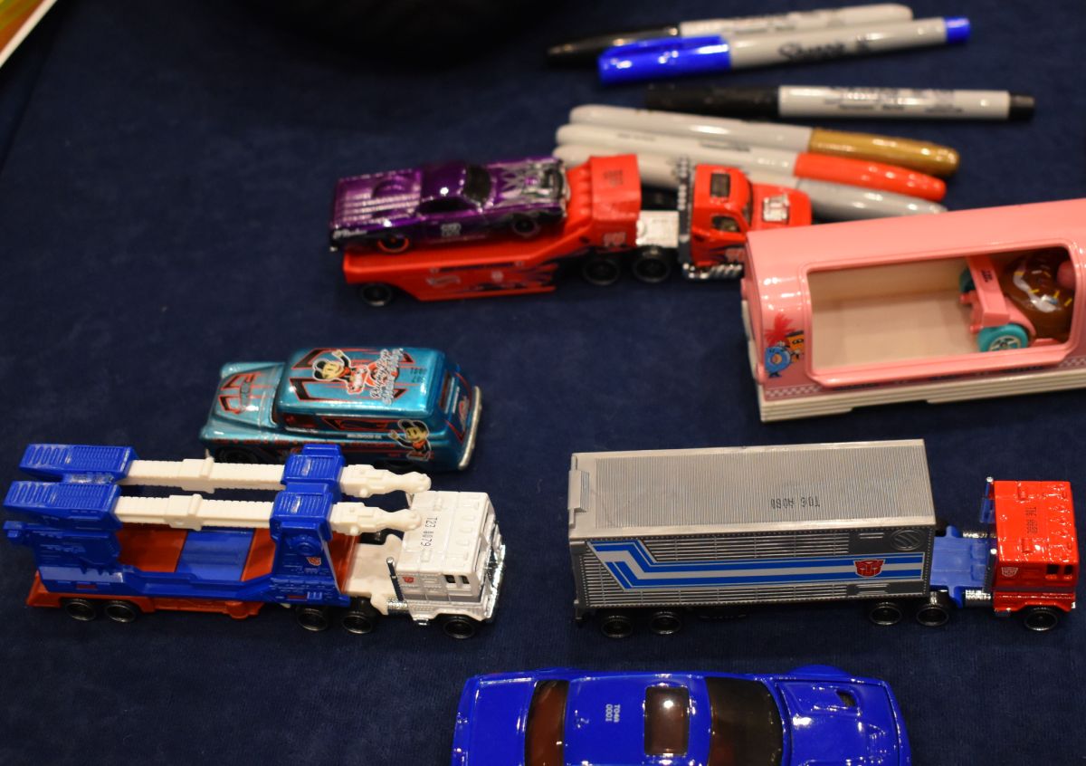 Daily Prime - Track Fleet Ultra Magnus Hot Wheels x